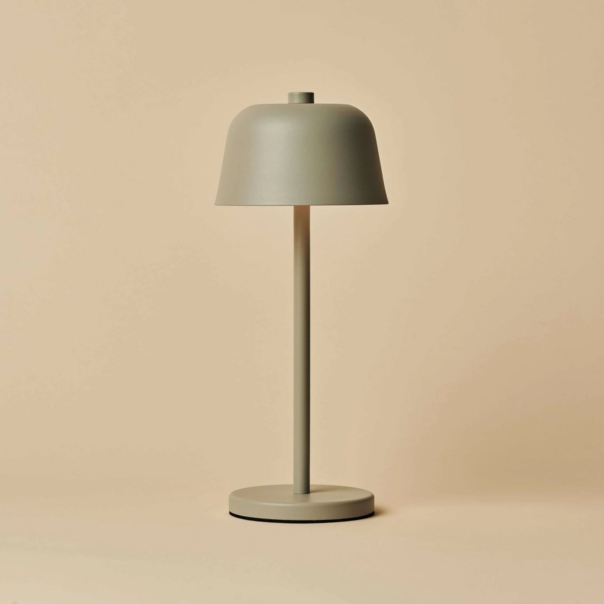 0b8a2106-d833-4f36-bdcd-0941048fed5b_1200x1200_fill.jpg Anton Tischlampe Grau - wiederaufladbare, kabellose Tischlampe aus Metall