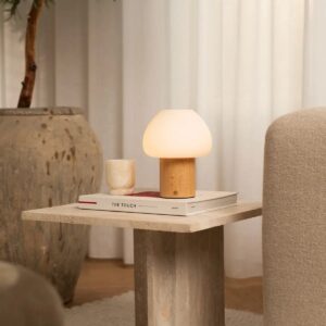 Fynn Tischlampe Hellbraune - wiederaufladbar und dimmbar