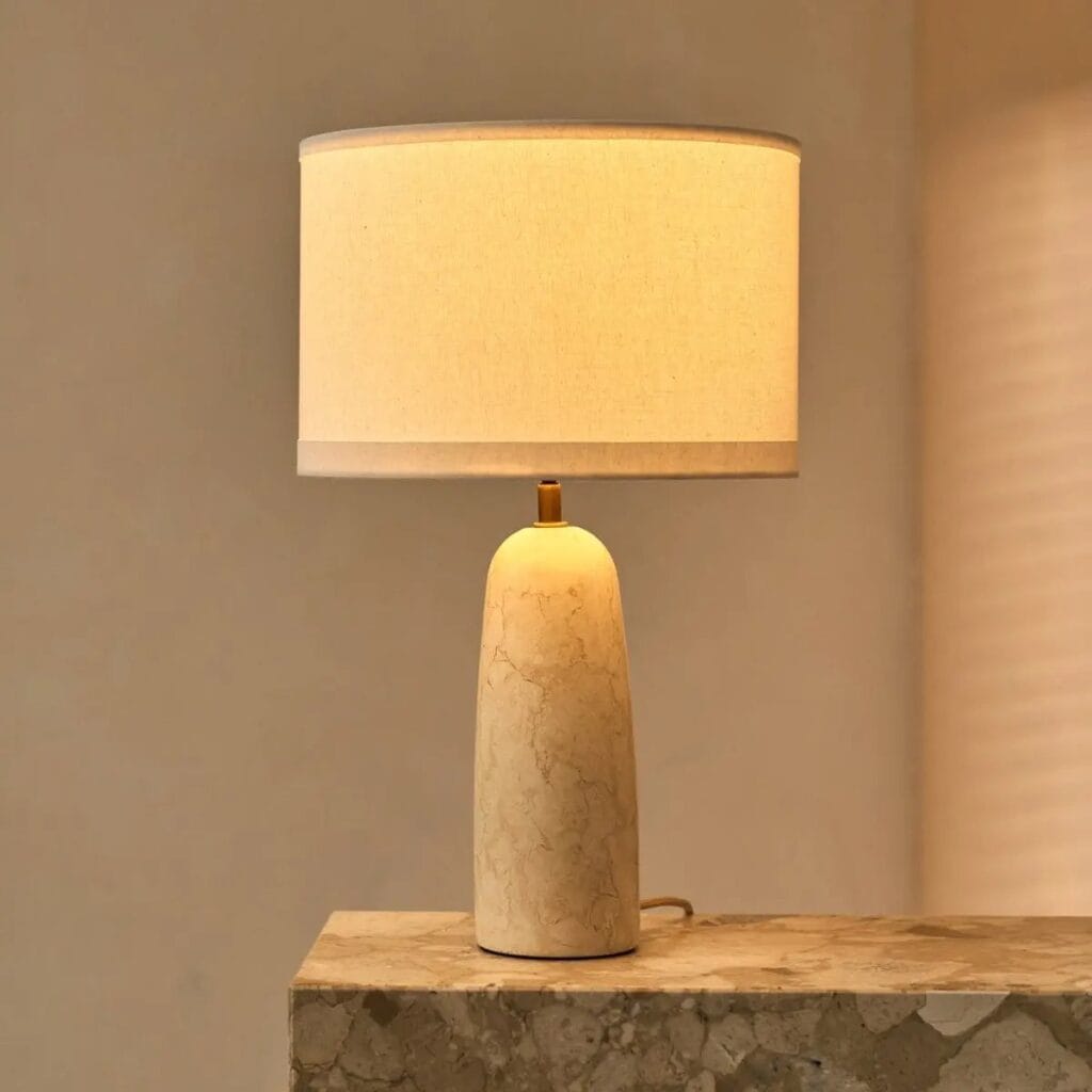 Charlet Tischlampe Mamoroptik mit Marmorsockel und Baumwollschirm