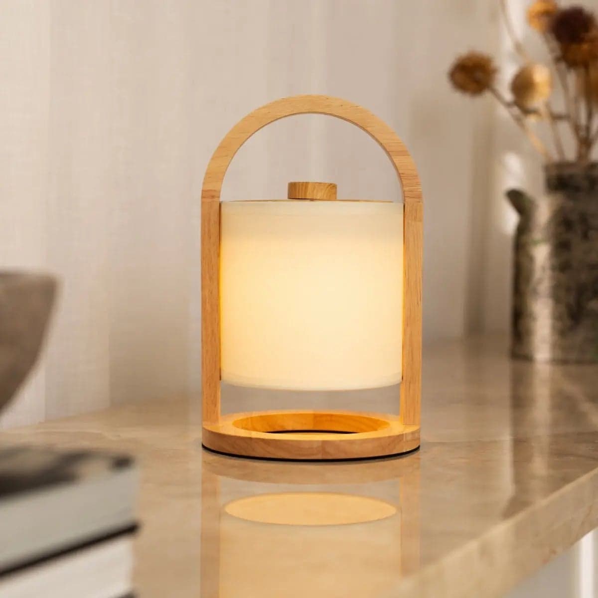 14ca9b7c-950e-46de-9ab9-25eb96103af9_1200x1200_fill.jpg Ligen Tischlampe Hellbraun - wiederaufladbare Holzlampe mit 100 Stunden Akkulaufzeit