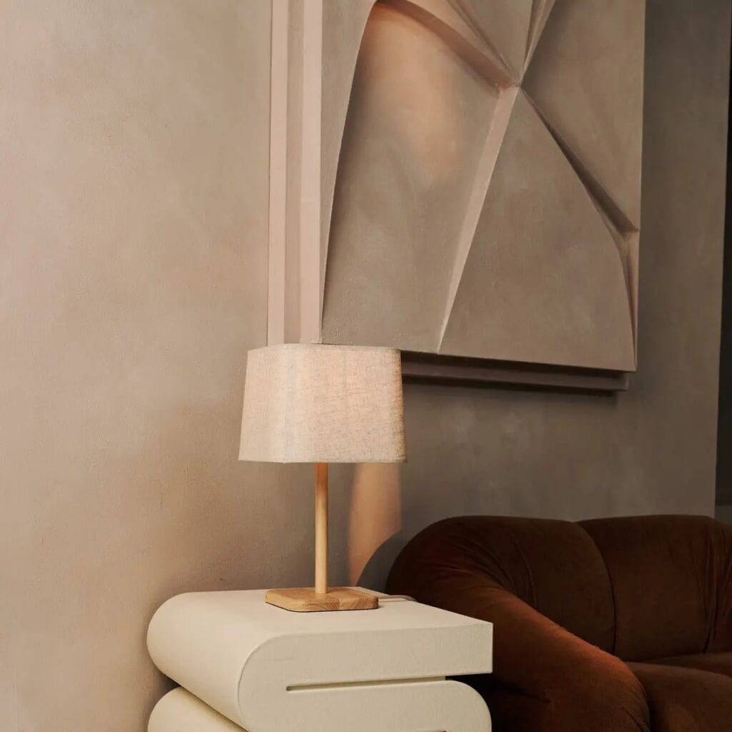 Marley Tischlampe Braun/Beige - Holzlampe mit beigem Schirm