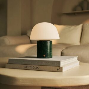 Maes Tischlampe Grün aus Verde Alpi Marmor – elegantes Design