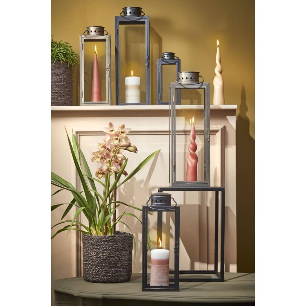 Arzilla Laterne Gold von Mica Decorations – modernes Design aus Metall