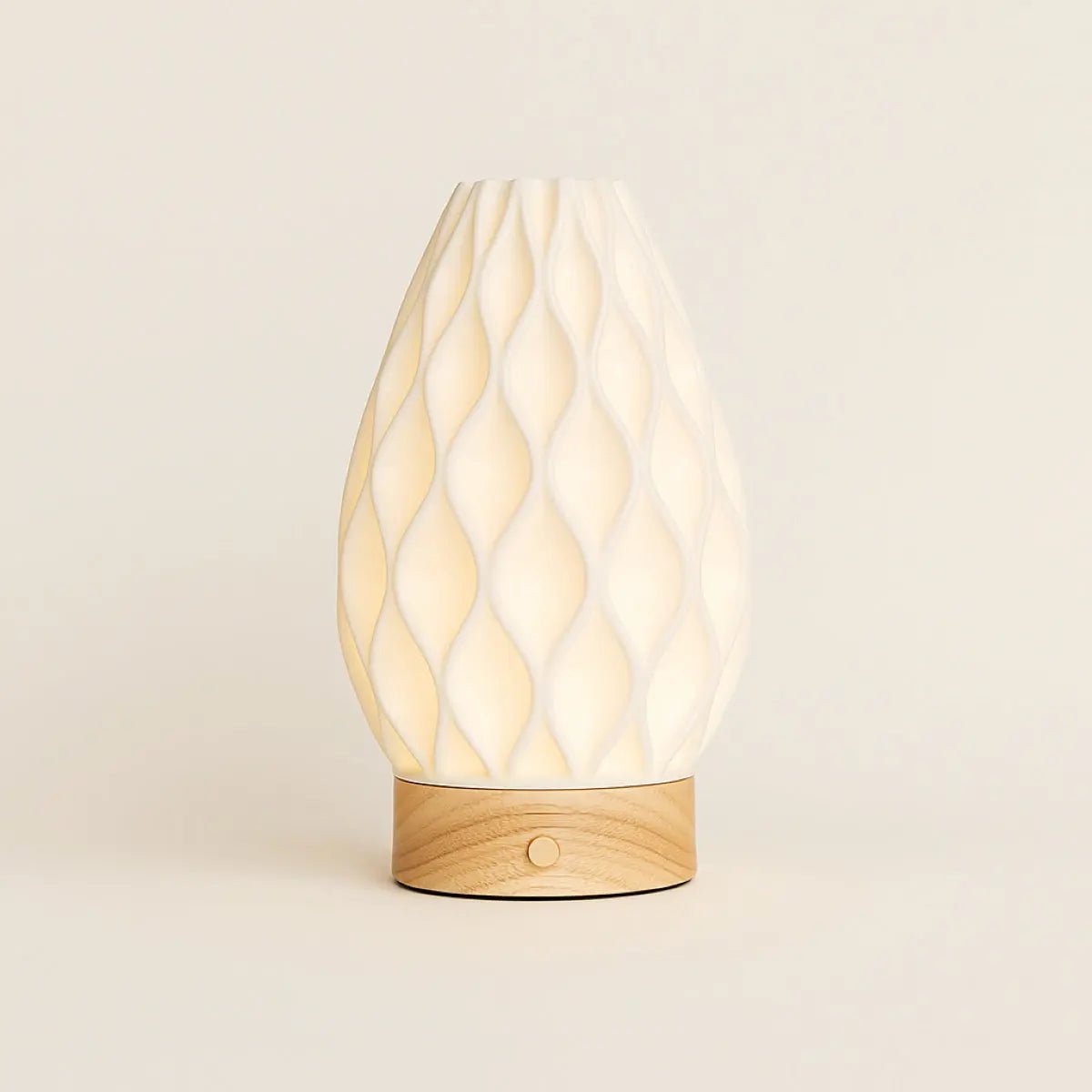 4e496e0f-ff54-4d75-8dc2-17909b95482e_1200x1200_fill.jpg Vela Tischlampe Hellbraun - kabellose, dimmbare Lampe aus Holz und Porzellan