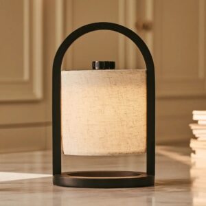Rives Tischlampe Schwarz - wiederaufladbare Lampe aus Gummibaumholz