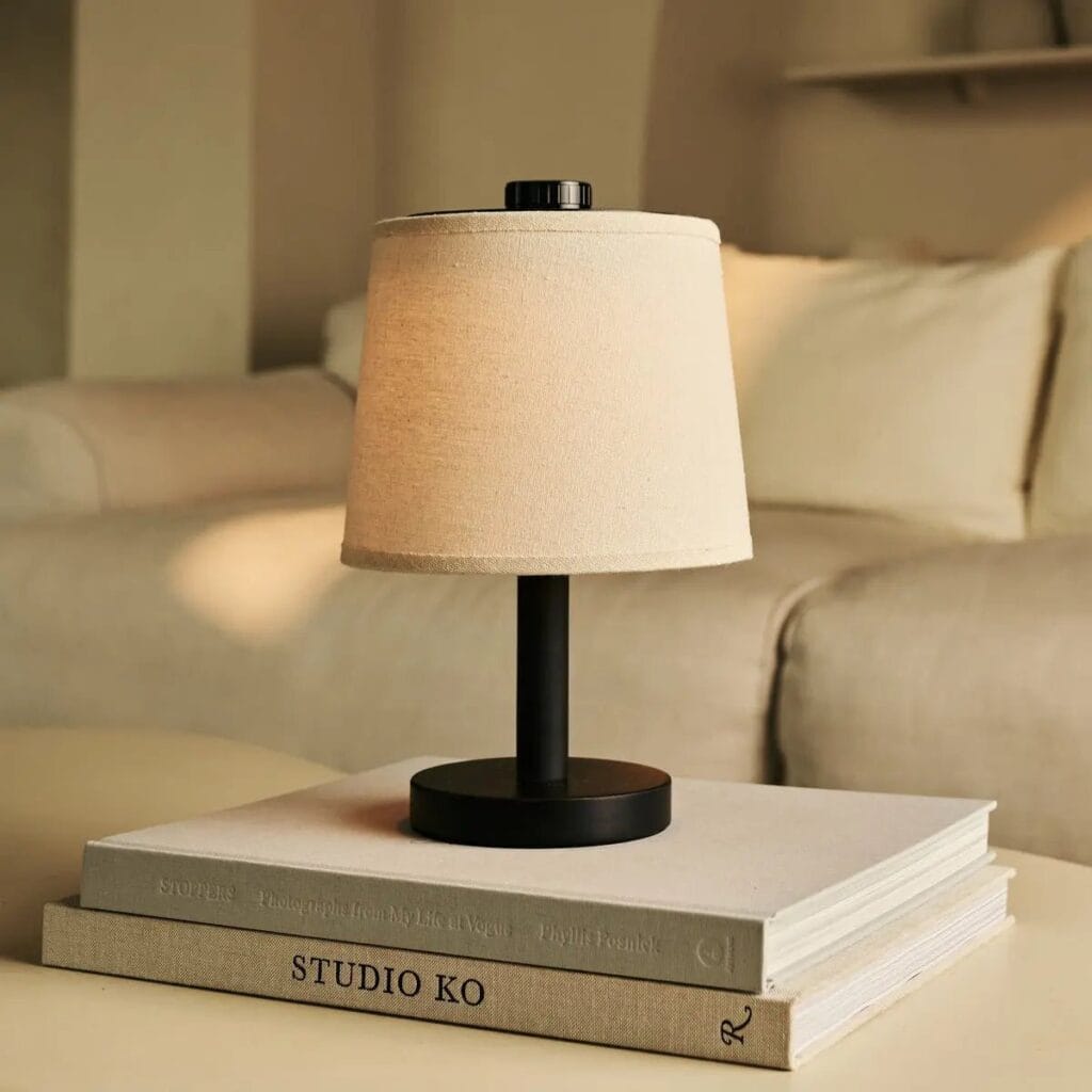 Rover Tischlampe Schwarz - wiederaufladbare Holzlampe mit dimmbarer Funktion