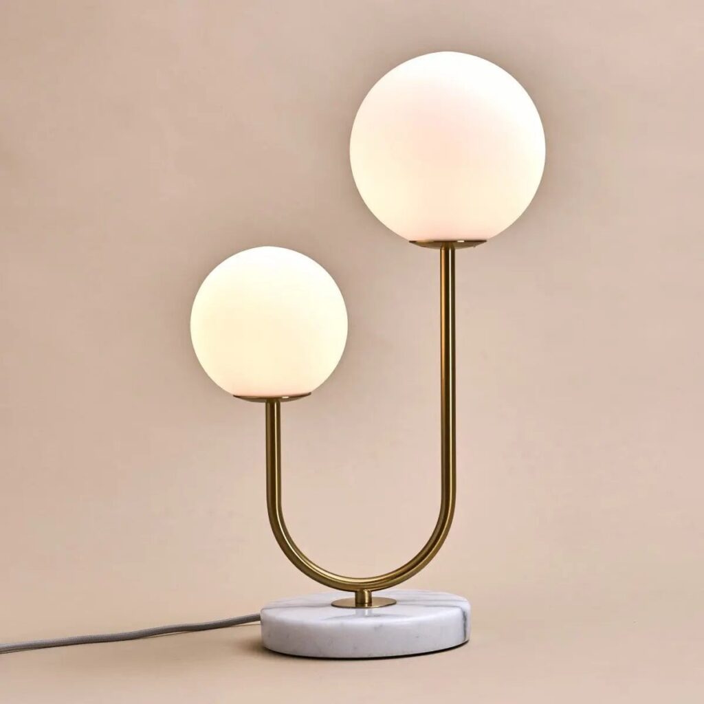 Giorgia Tischlampe Gold - elegante Marmorlampe mit Milchglas-Glühbirnen
