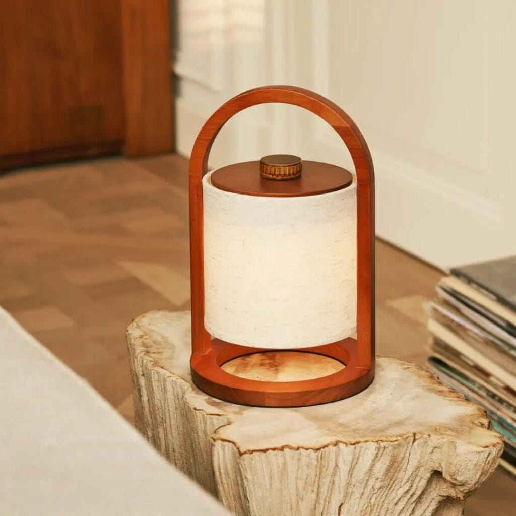 River Tischlampe Hellbraun - wiederaufladbare Holzlampe mit dimmbaren Lichtmodi