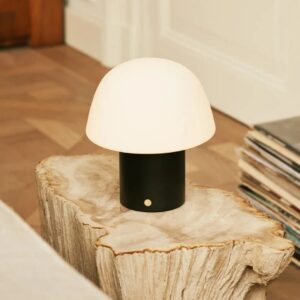 Yanis Tischlampe Schwarz - kabellose, dimmbare Tischlampe aus Holz und Glas