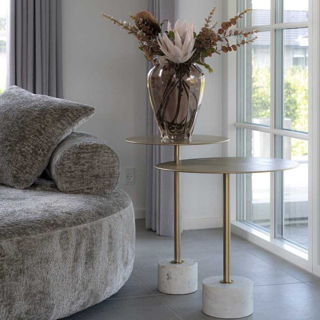 Nura Beistelltisch – Messing/Marmor, elegantes Design