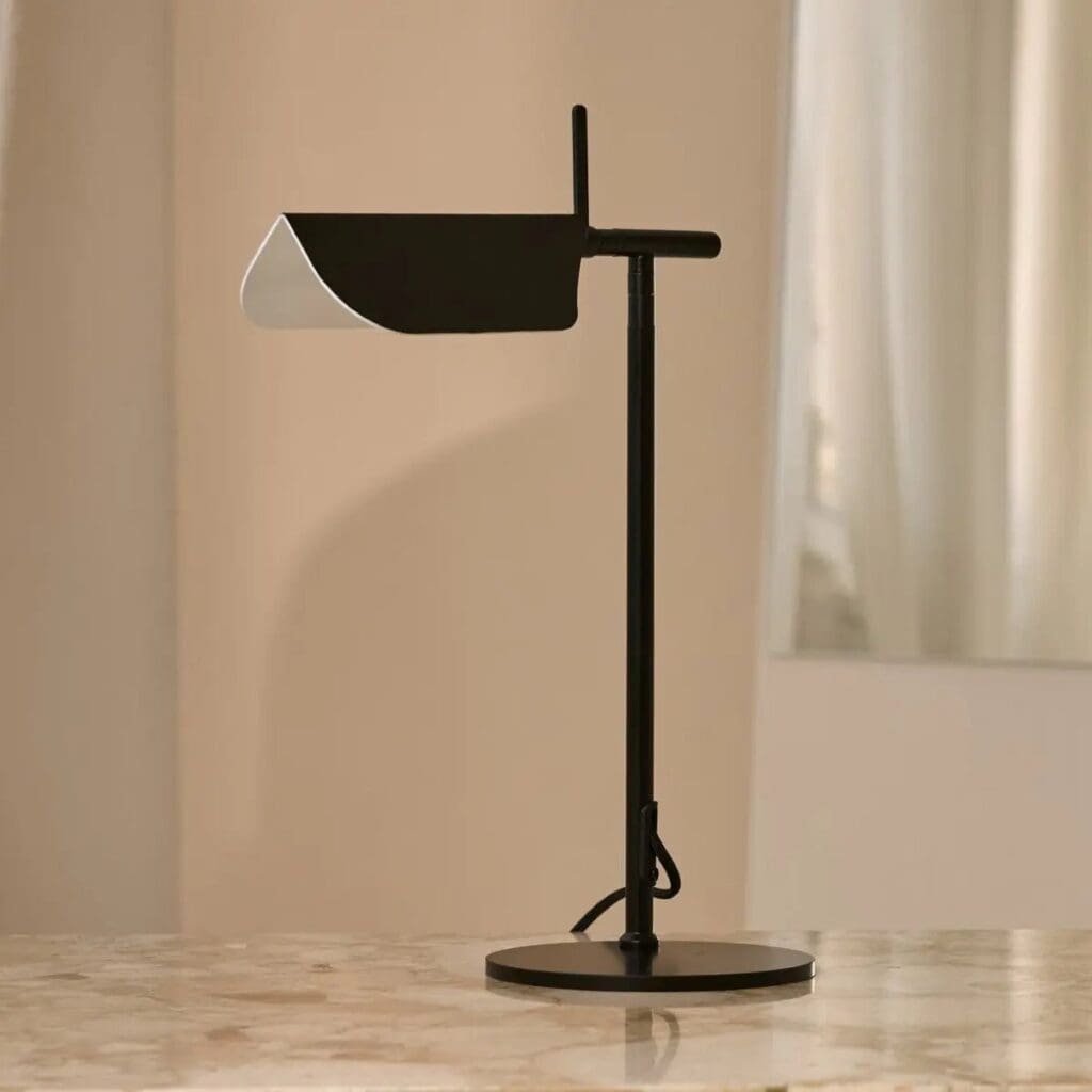 Marcello Tischlampe Schwarz - modernes skandinavisches Design aus Metall