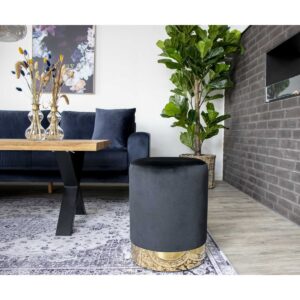 Gamby Pouf Schwarz - eleganter Hocker aus Samt mit messingfarbenem Sockel