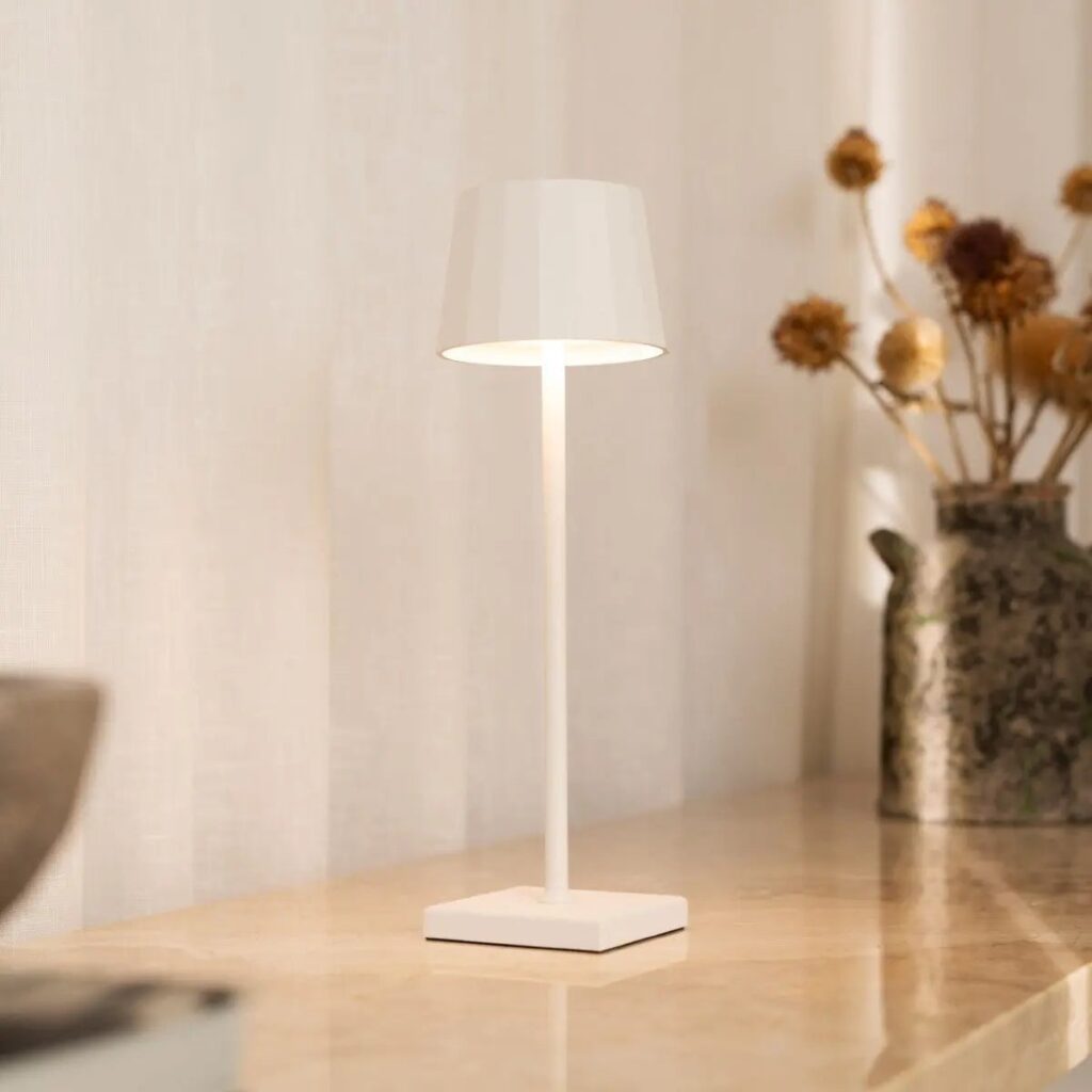 Willi Tischlampe Weiß - wiederaufladbar, dimmbar, 120 Stunden Akkulaufzeit