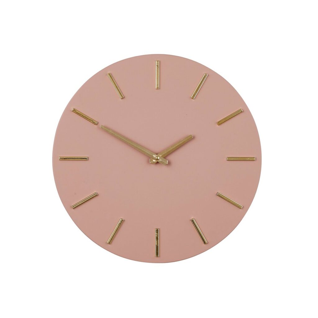 Brixen Wanduhr Braun von Mica Decorations – modernes Design mit altrosa Hintergrund und goldenen Zeigern
