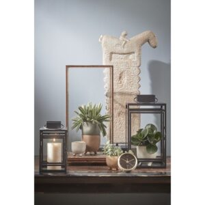 Arina Laterne Schwarz von Mica Decorations – moderne Glaslaterne mit schwarzem Metallrahmen