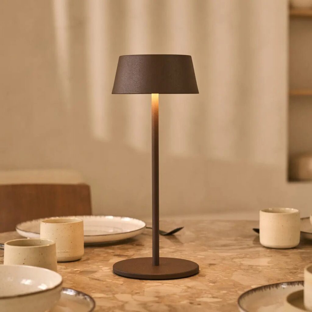 Hila Tischlampe Mokkabraun - stilvolle, kabellose und dimmbare Tischlampe