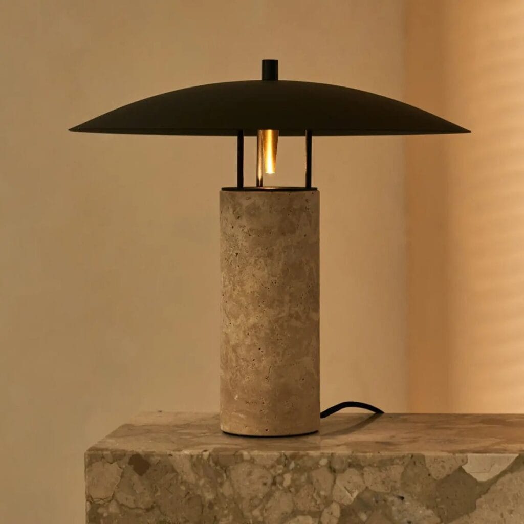 Nicola Tischlampe Schwarz aus Travertin und Metall