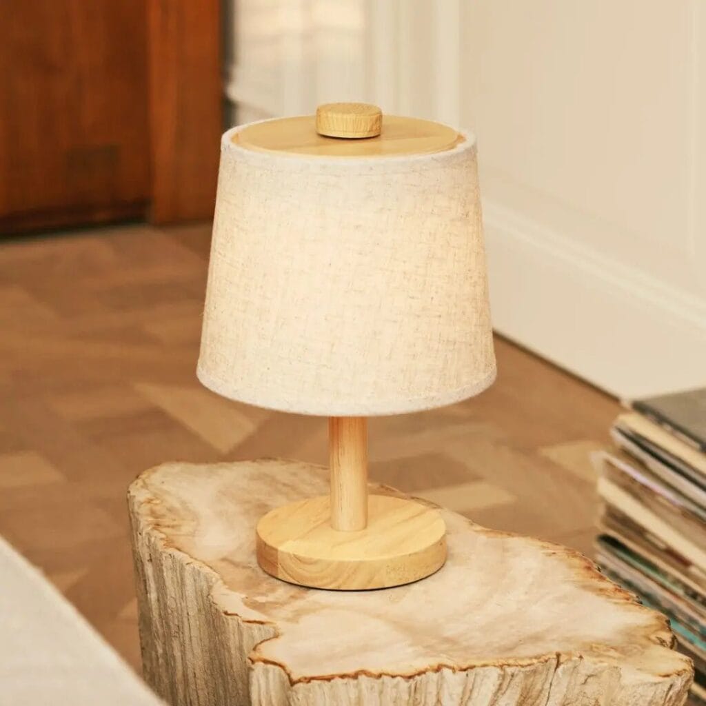 Rina Tischlampe Hellbraun - wiederaufladbare Holzlampe mit dimmbaren Lichtmodi