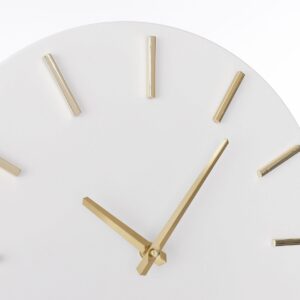 Amia Wanduhr Weiß von Mica Decorations – moderne Aluminium Wanduhr
