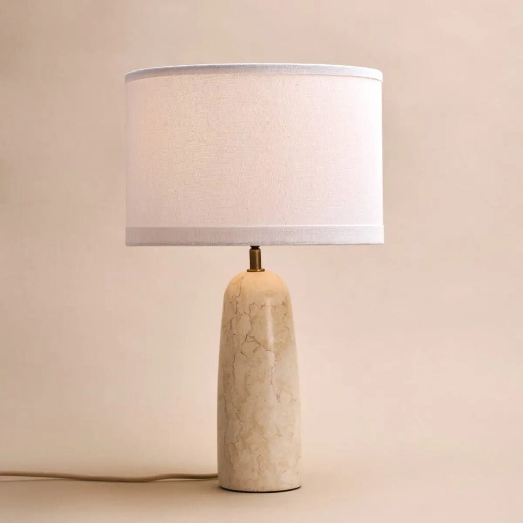 Charlet Tischlampe Mamoroptik mit Marmorsockel und Baumwollschirm
