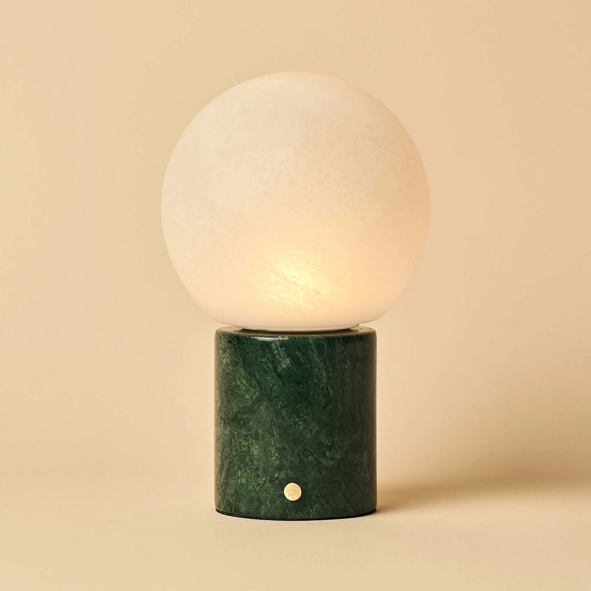 1feb17d2-7797-4596-8f30-2ed3fd218ba4_1200x1200_fill.jpg Metsu Tischlampe Dunkelgrün aus Marmor mit modularem Design