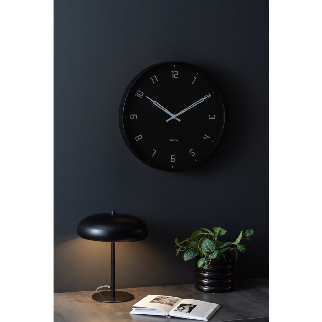 Noira Wanduhr Schwarz von Karlsson – elegantes Design aus Eisen