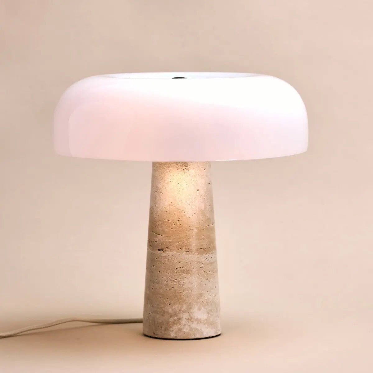 39228228-c2bd-4dc3-821d-fb2db53d2ace_1200x1200_fill.jpg Emily Tischlampe Weiß mit Travertinsockel und Glasschirm