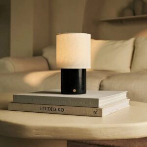 Nola Tischlampe Schwarz aus Marmor mit modularen Lampenschirm
