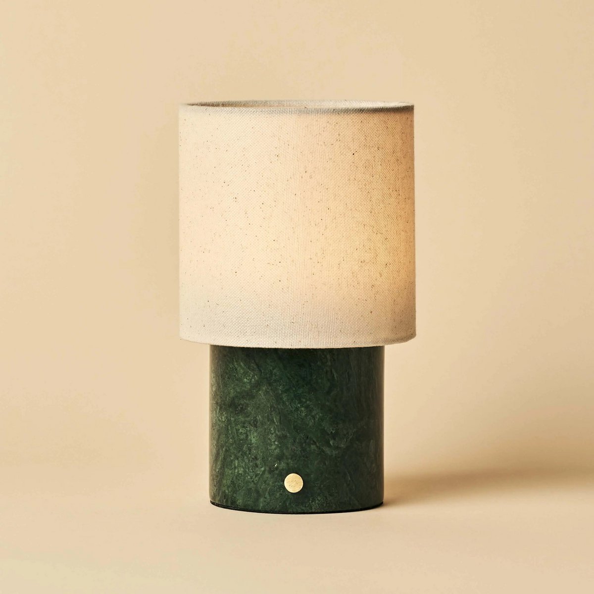 7fbbfa6c-dd95-4077-9e94-9fdb791f4866_1200x1200_fill.jpg Verde Tischlampe Dunkelgrün aus Marmor mit modularer Funktion