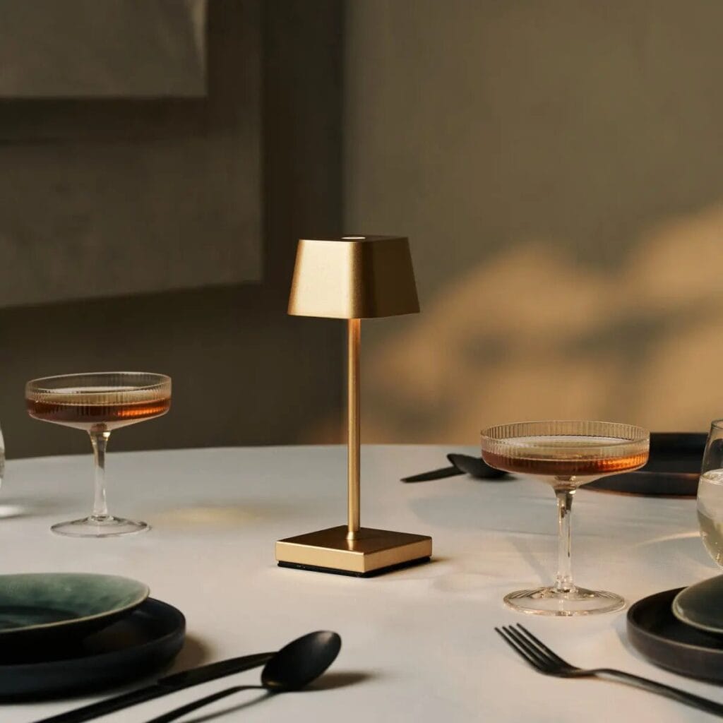 Sarphati Tischlampe Gold - elegante, kabellose Tischlampe mit dimmbarer LED-Technologie