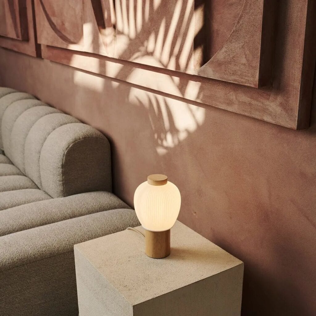 Lotus Tischlampe Hellbraune - Gummibaumholz und Milchglas